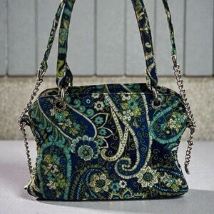 Adorable Vera Bradley Zippered Handbag with Floral Pattern
